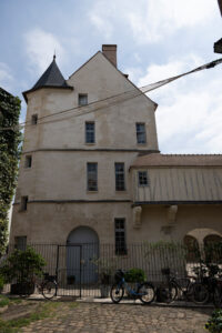 13 - Hotel de la reine blanche - A